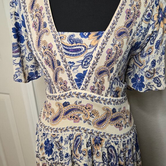 Bila - Medium dress- EUC - Picture 4 of 4